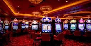 Layar beranda aplikasi spg toto menampilkan slot Aviator, Sweet Bonanza, dan Live Casino